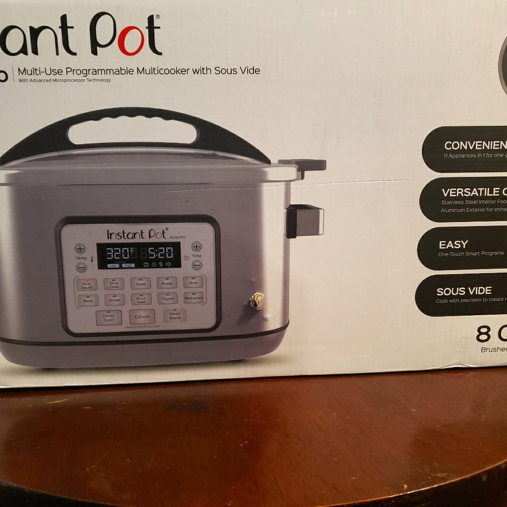 Slow cooker with sous vide